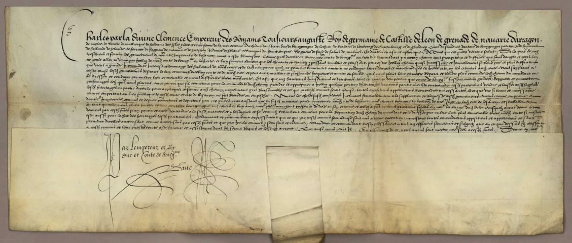 Chemins publics et grandes routes :
- Ordonnances de Charles Quint permettant l'expropriation des terrains nécessaires à l'amélioration ou à la réfection du chemin du Mont Dart (1550) avec sceau de Charles Quint en cire rouge, dans un étui.
- Ordonnances de la municipalité et des intendants de la province pour la répartition entre les habitants des corvées à faire sur les grandes routes.
- Réclamations des corvéables et jugements de l'intendance à ce sujet.
- Plans et devis d'une rectification de la route de Morre (1774).
- Plantation d'arbres sur le bord des grandes routes par les soins des riverains : diverses ordonnances à ce sujet.