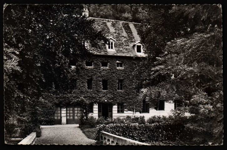 Gouille près Besançon. Villa Saint Charles. Foyer de Charité [image fixe] , Besançon : Photo Jean Bévalot, 1950/1970