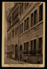 Besançon - Besançon-les-Bains. - Rue Péclet, Maison à galerie et fenêtres grillées [image fixe] , Mulhouse : Braun & Cie, 1904/1930