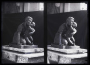 Le groupe sculpté "Premier baiser" dans l'atelier