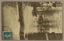 Besançon - Inondations des 20-21 Janvier 1910 - Le Torrent à l'entrée de la Rue Claude-Pouillet (Anct Rue Poitune). [image fixe] , 1904/1910