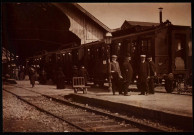 [Intérieur de la gare Viotte lors d'un pélerinage]. [image fixe] , 1904/1912