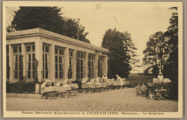 Maison Maternelle Départementale de Châteaufarine - Besançon. - Le Solarium [image fixe] , Besançon : Les Editions C. L. B., 1930/1950