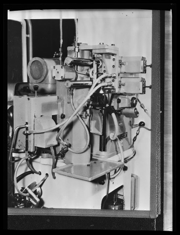 39MDT337 - Alimentateur pour machine-outil Hauser 190 : négatif (noir et blanc).