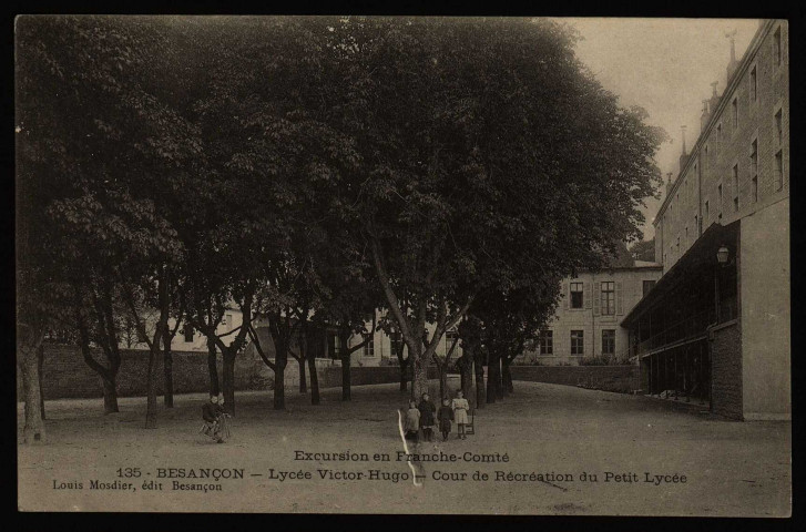 Besançon - Lycée Victor-Hugo - Cour de Récréation du Petit Lycée [image fixe] , Besançon : Louis Mosdier, édit., 1908/1912