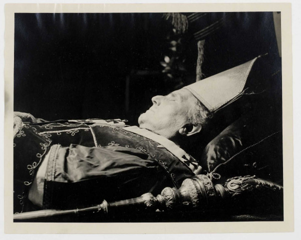 Le Cardinal Henri Binet sur son lit de mort