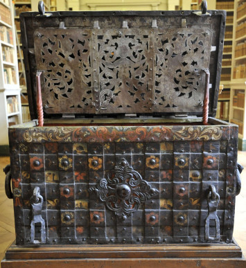Coffre d'archives, XVIe siècle (salle d'exposition)