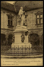 Besançon-les-Bains. - Statue du Cardinal de Ganvelle, Ministre d'Etat de Charles-Quint et de Philippe II. [image fixe] , 1910/1930