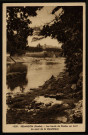 Besançon (Doubs)- Les bords du Doubs, en aval du pont de la République. [image fixe] , Dole : E. Protet, éditeur à Dole (Jura)., 1904/1930