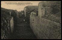 Fort de Montfaucon - Emplacement de la Poudrière. Les fossés du Fort après l'Explosion du 16 Septembre 1906. [image fixe] , Besançon : J. Liard, édit. Besançon, 1905/1906