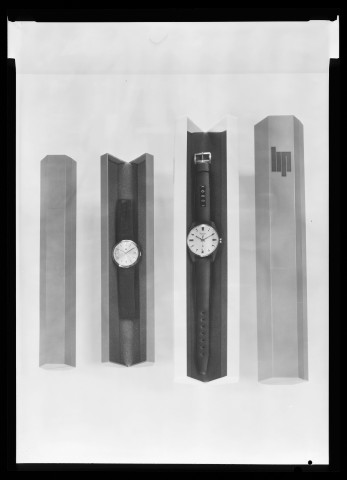 39MDT94 - Montre n°19301 dans son coffret : négatif (noir et blanc).