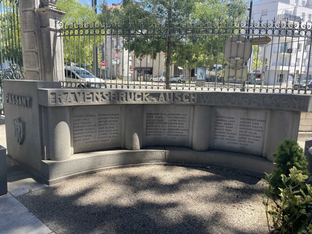 Monument commémoratif ; Mémorial aux victimes des camps de concentration