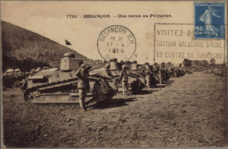 Revue militaire au Polygone.