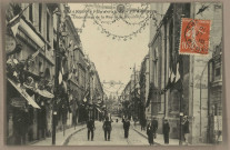 Besançon - Fêtes des 14 15 et 16 Août 1909 - Décorations de la Rue de la République. [image fixe] , 1904/1910