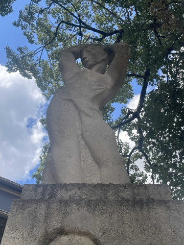 Statue ; Monument à Pierre-Joseph Proudhon