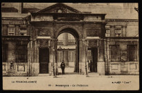 Besançon. La Préfecture [image fixe] , Paris : B. F. "Lux" ; Imp. Catala frères, 1904/1930