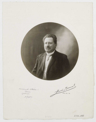 [Alexandre Grosjean] souvenir à la bibliothèque de Besançon 17 juillet 1920 A. Grosjean / [Photographie d'] Henri Manuel. Paris : Henri Manuel