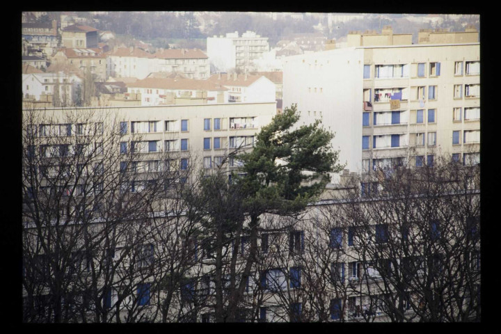 Quartier "Les 408" - Cité Brulard et école La Sainte Famille.
