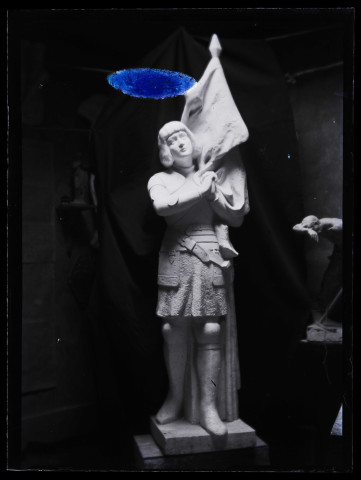 Statue de Jeanne d'Arc, photographiée dans l'atelier