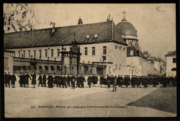 Besançon - Hôpital. 4me Compagnie d'ouvriers sortant de l'Arsenal [image fixe] , 1904/1905