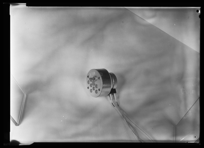 39MDT318 - Micro-moteur de la marque Berger : négatif (noir et blanc).