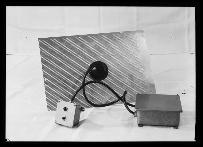 39MDT181 - Sécurité de presse : négatif (noir et blanc).