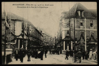Besançon - Fêtes des 14 15 et 16 Août 1909 - Décorations de la Rue de la République. [image fixe] , 1904/1910