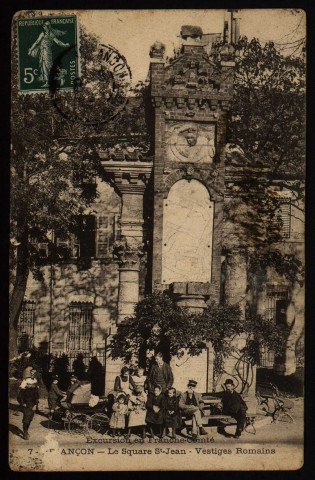 Besançon - Besançon - Le Square Archéologique de St-Jean, débris des colonnades du Forum et du Château d'Arcier, (III é siecle). [image fixe] , Besançon : Teulet fils, Edit., Besançon., 1897/1902