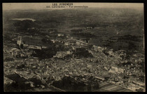 Les Pyrénées - Lourdes - Vue panoramique. [image fixe] , Limoges : M. I.;imp., 1904/1912