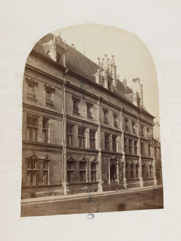 Palais Granvelle [image fixe] : Façade côté Grande Rue , 1900-1950