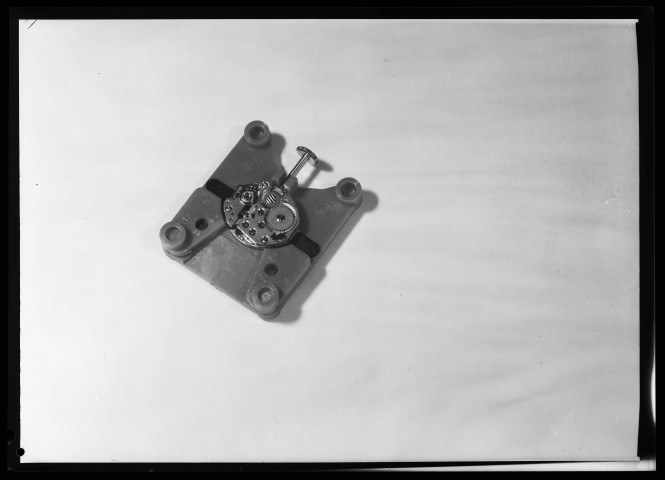 39MDT13 - Mouvements T13 : négatif (noir et blanc).