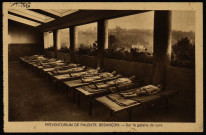 Préventorium de Palente. Besançon. - Sur la galerie de cure [image fixe] , Besançon : Péquignot, éditeur, 1930-1950
