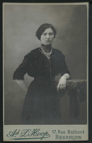 D'Hoop, Alfred. Femme