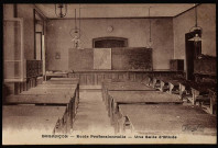 Besançon - Ecole professionnelle - Une salle d'étude [image fixe] , Mâcon : Phot. J. Combier :, 1930/1940