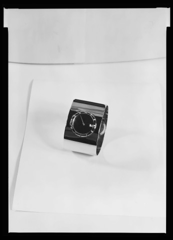39MDT110 - Montre Marquise pour dame, pour Lanvin : négatif (noir et blanc).