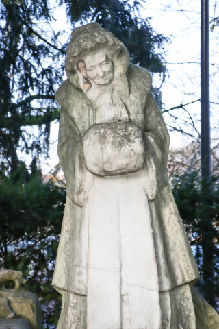 Statue ; L'Hiver