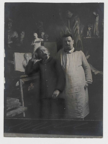 Just Becquet dans l'atelier du sculpteur Bloch, avril 1906 [estampe] , [S. l.] : [s. n.], 1906