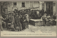Grève des Papeteries Bizontines - Soupes Comministes, Distribution des Vivres. [image fixe] , Besançon : Phot.Teulet, Besançon, 1904/1907