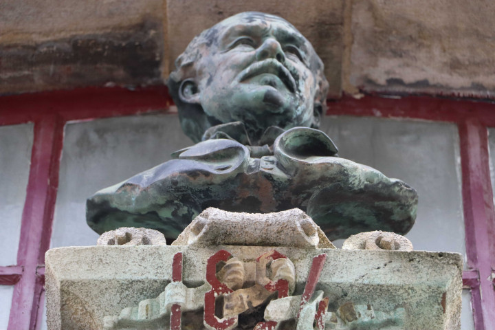 Buste ; Monument Louis Bersot