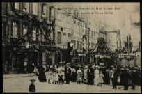 Besançon - Fêtes des 14 15 et 16 Août 1909 - Décorations de la maison de Victor HUGO. [image fixe] , 1904/1910
