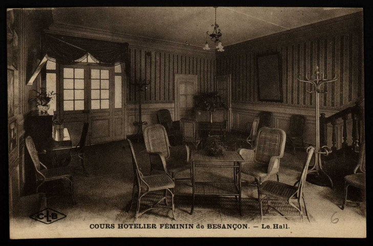 Cours hôtelier féminin de Besançon. - Le Hall [image fixe] , Besançon : Etablissement C. Lardier ; C-L-B, 1916/1920