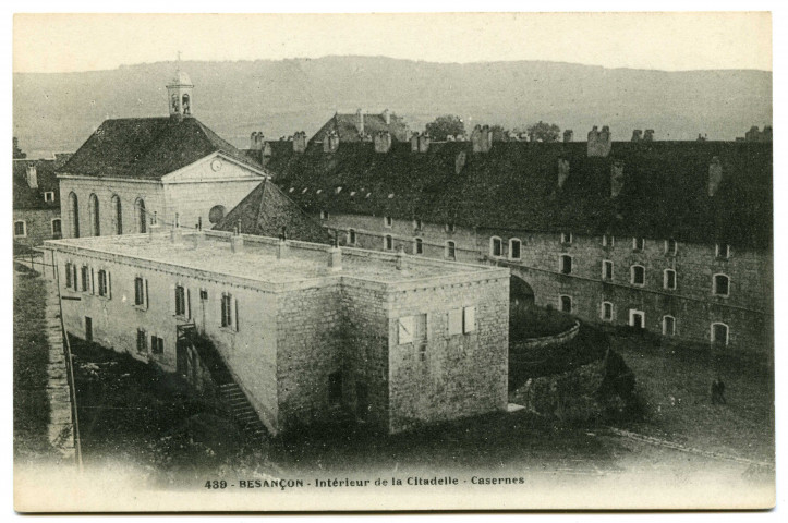Besançon - Intérieur de la Citadelle - Casernes [image fixe] 1904/1905