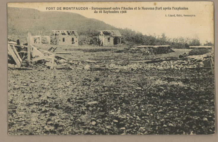 Fort de Montfaucon - Baraquement entre l'Ancien et le Nouveau Fort après explosion du 16 Septembre 1906. [image fixe] , Besançon : J. Liard, édit. Besançon, 1905/1906