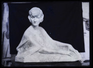 La sculpture "Mademoiselle Andrée Cognard, pianiste"