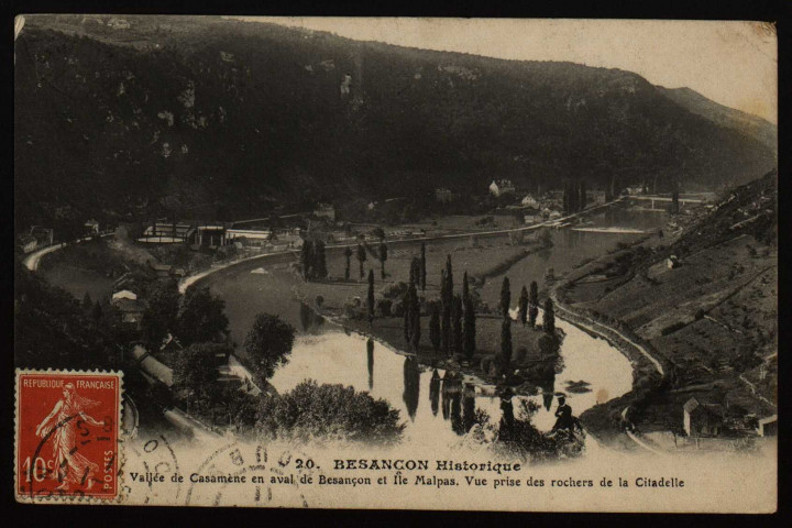 Vallée de Casamène en aval de Besançon et Ile Malpas. Vue prise des rochers de la Citadelle [image fixe] , Paris : I. P. M., 1904/1910
