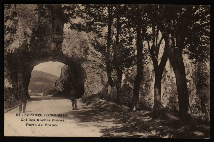 Frontière Franco-Suisse - Col des Roches (Suisse) Porte de France. [image fixe] , Besançon : Edition des Nouvelles Galeries, 1904/1923