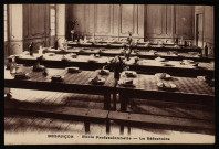 Besançon - Ecole professionnelle - Le Réfectoire [image fixe] , Mâcon : Phot. J. Combier :, 1930/1940
