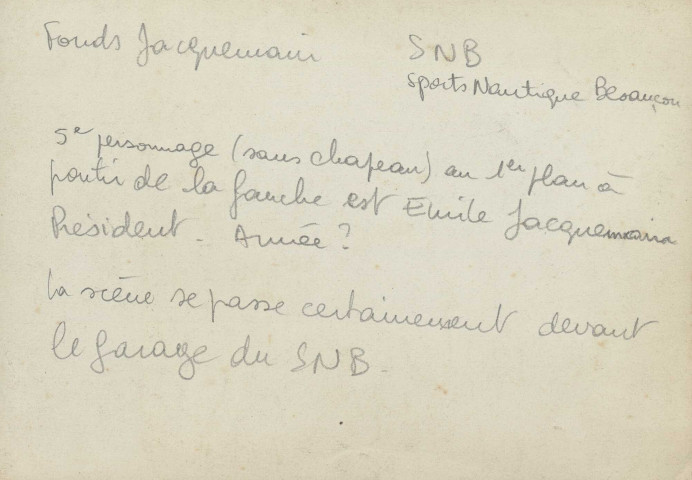 Photographie de groupe devant le nouveau local du SNB de Port-Joint aux Près-de-Vaux.