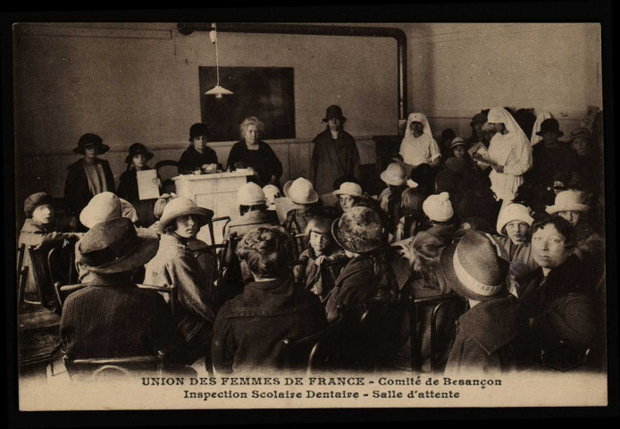 Besançon - Union des Femmes de France - Comité de Besançon - Inspection Scolaire Dentaire - Salle d'attente - . [image fixe] , Besançon : Etablissements C. Lardier - Besançon., 1914/1930