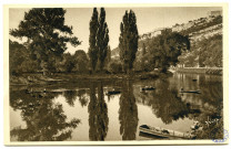 Besançon (Doubs) - Le Doubs au pied de la citadelle [image fixe] , Paris : "Les Editions d'Art Yvon", 1922/1930